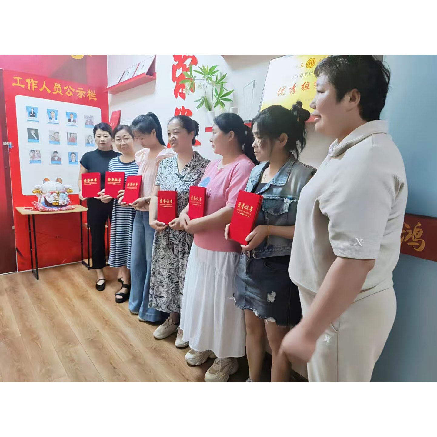 鸿洁到家2025年中表彰：考场之外，她们同样交出满分答卷！